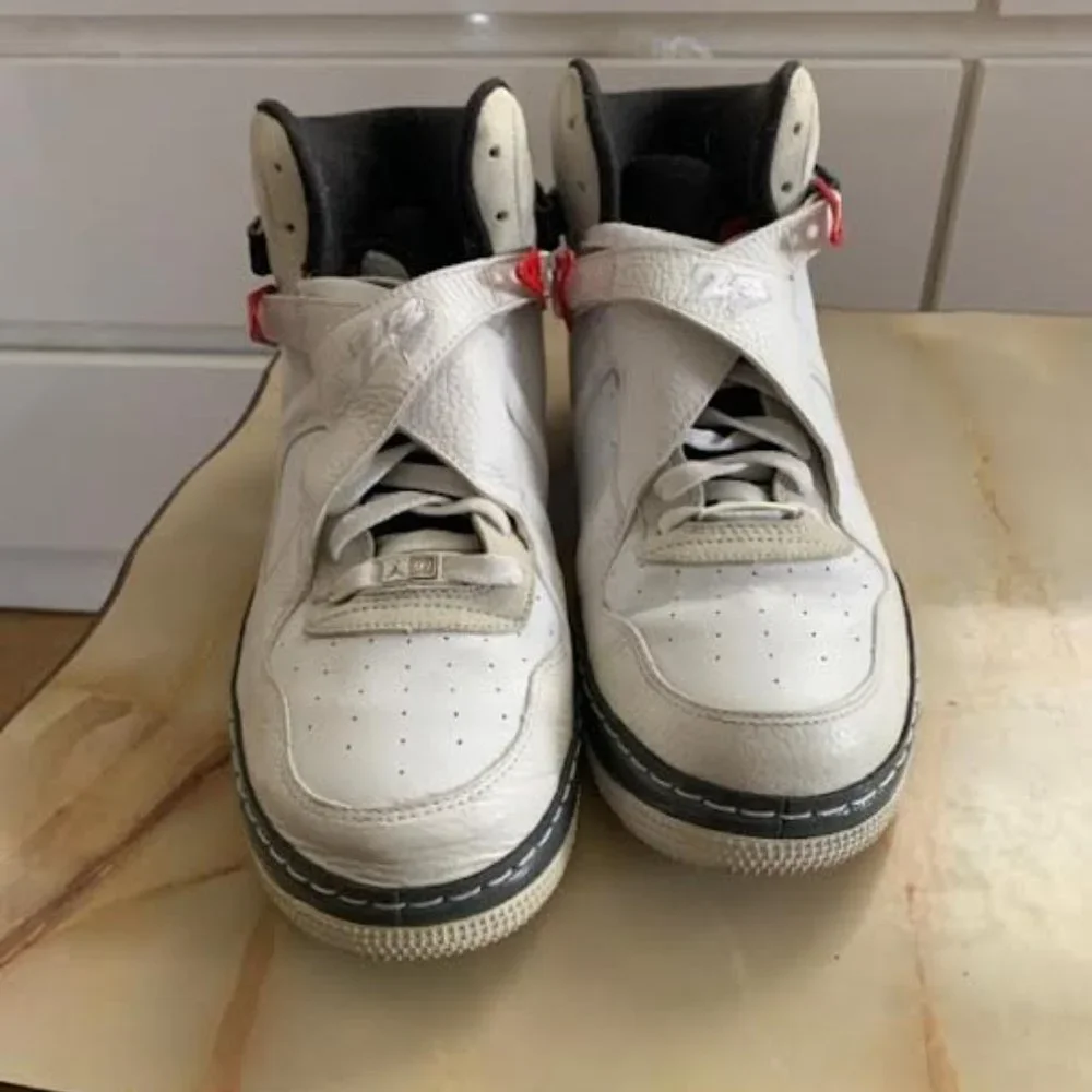 Nike Mens  Air Jordan  Retro Bugs Bunny AF1 Sneakers